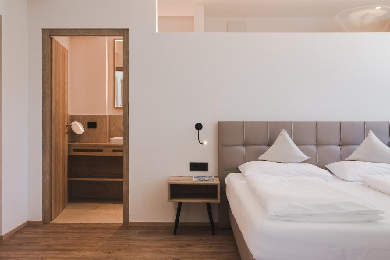 Hotel Mandelhof Appiano sulla Strada del Vino Kültér fotó