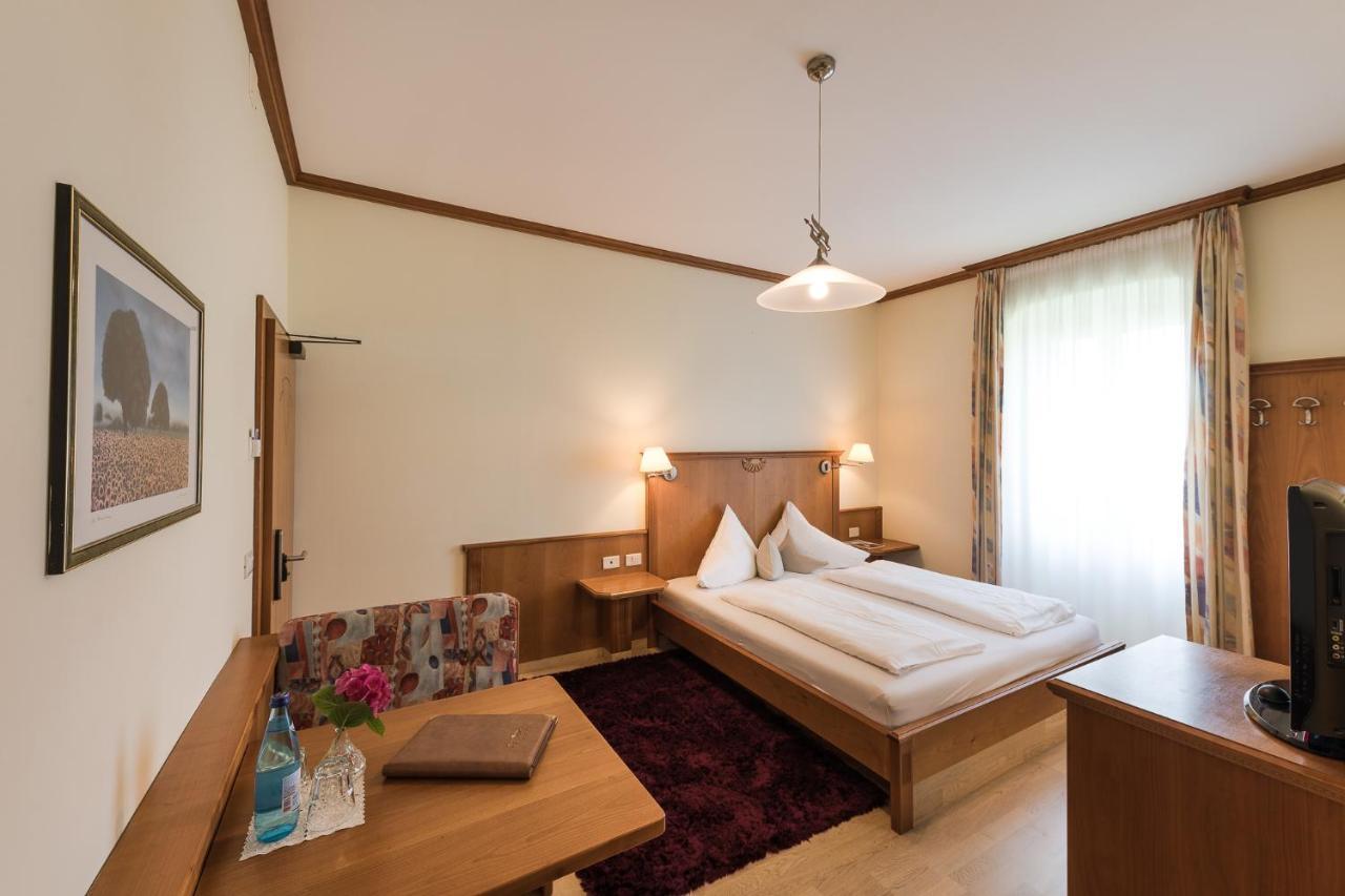 Hotel Mandelhof Appiano sulla Strada del Vino Kültér fotó